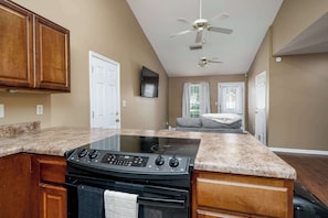 Fridge, oven, stovetop, dishwasher