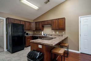 Fridge, oven, stovetop, dishwasher