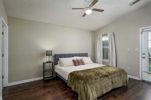 2 عدّة غرف نوم ومكواة/لوح كي وواي فاي وملاءات أسرّة