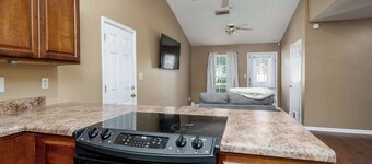 Southern Tides- 2.5 miles to UA- 2BR/2BA