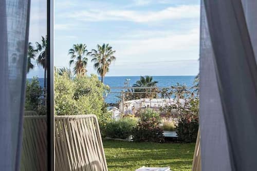 Chambre Deluxe double, patio, vue sur la mer | Minibar, coffre-fort, rideaux d’obscurcissement