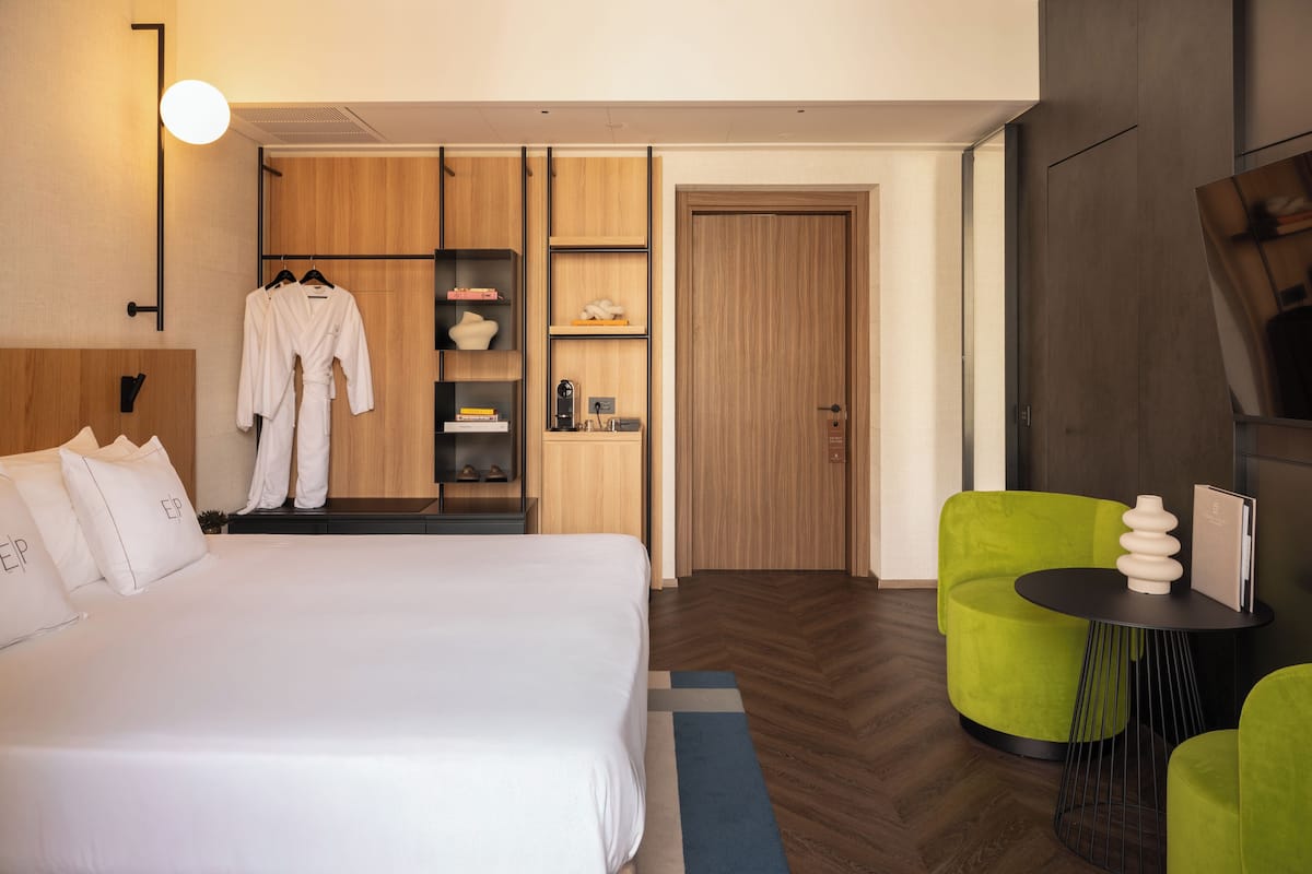 Chambre Double Classique, vue ville | Minibar, coffres-forts dans les chambres, rideaux occultants
