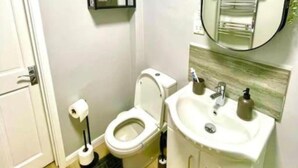 獨棟房屋 | 浴室 | 淋浴設備、吹風機、毛巾