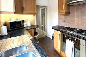 House | Private kitchen | Fridge, microwave, oven, stovetop
