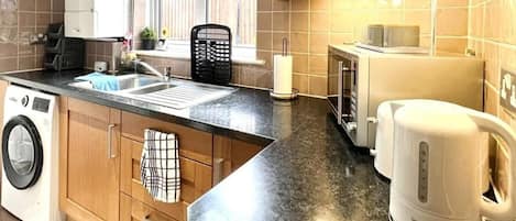 House | Private kitchen | Fridge, microwave, oven, stovetop
