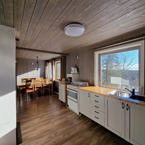 Captivating 6-bed Cottage in Lismarka