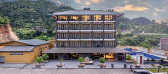 Triple Crown Resort