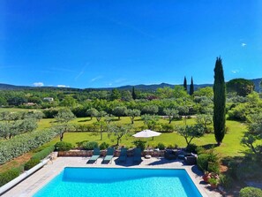Outdoor pool, a heated pool - 10 persons accommodation: spacious 6 pers villa + 4pers Cabanon in Aups (Provence) (Aups)