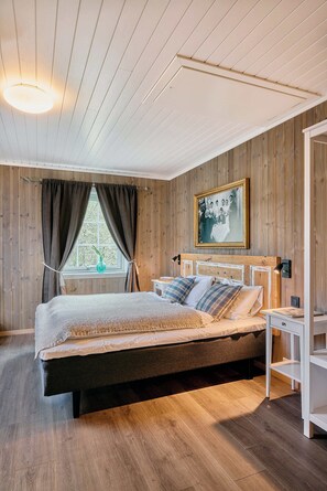 Deluxe vierpersoonskamer, uitzicht op bergen | Gratis wifi