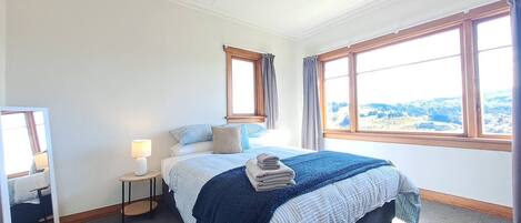 3 bedrooms, iron/ironing board, travel crib, free WiFi