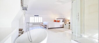 Stunning 5* Whitstable Luxury Home With Sea Views. 4 Beds, 3 Bathrooms, Garden.
