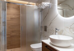 Deluxe Apartment, 1 King Bed with Sofa bed, City View | Bathroom | Shower, free toiletries, hair dryer, slippers