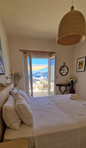 4 bedrooms, in-room safe, iron/ironing board, free WiFi