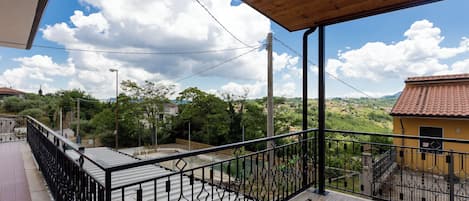 Chambre Triple, 1 chambre | Terrasse/Patio
