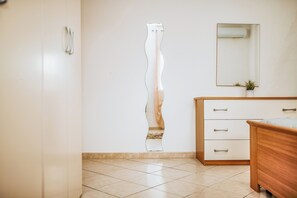 Villa, 2 Schlafzimmer, Terrasse | 2 Schlafzimmer, kostenloses WLAN, Bettwäsche