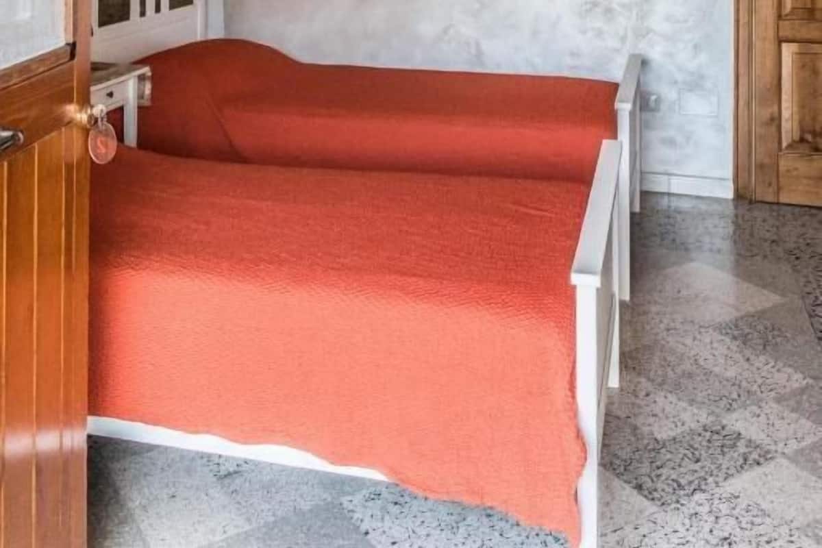 2 habitaciones, escritorio, tabla de planchar con plancha y wifi gratis