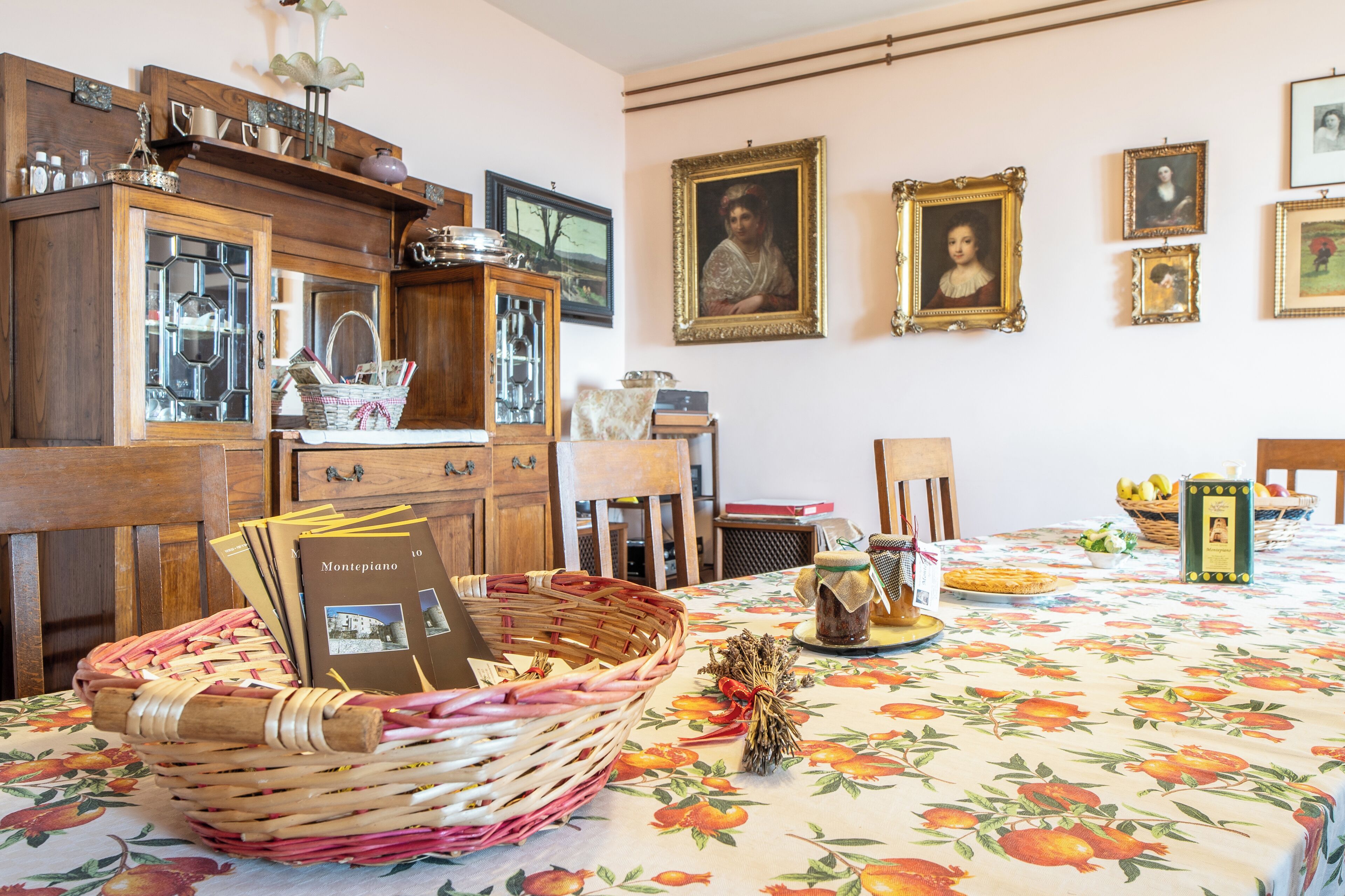 Apartment, 1 Bedroom, Terrace, Mountain View | Living area