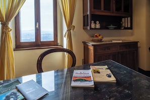 Apartamento, 2 quartos, terraço, vista para a montanha | Área de estar