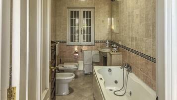 Room, 1 Bedroom, Balcony | Bathroom