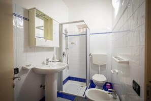 Apartment, 2 Schlafzimmer, Poolzugang | Badezimmer | Dusche, Haartrockner, Handtücher