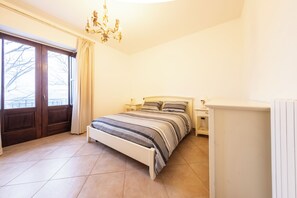 1 bedroom, desk, free WiFi, bed sheets - Antico Borgo Perrotta + Tripla (Benevento)