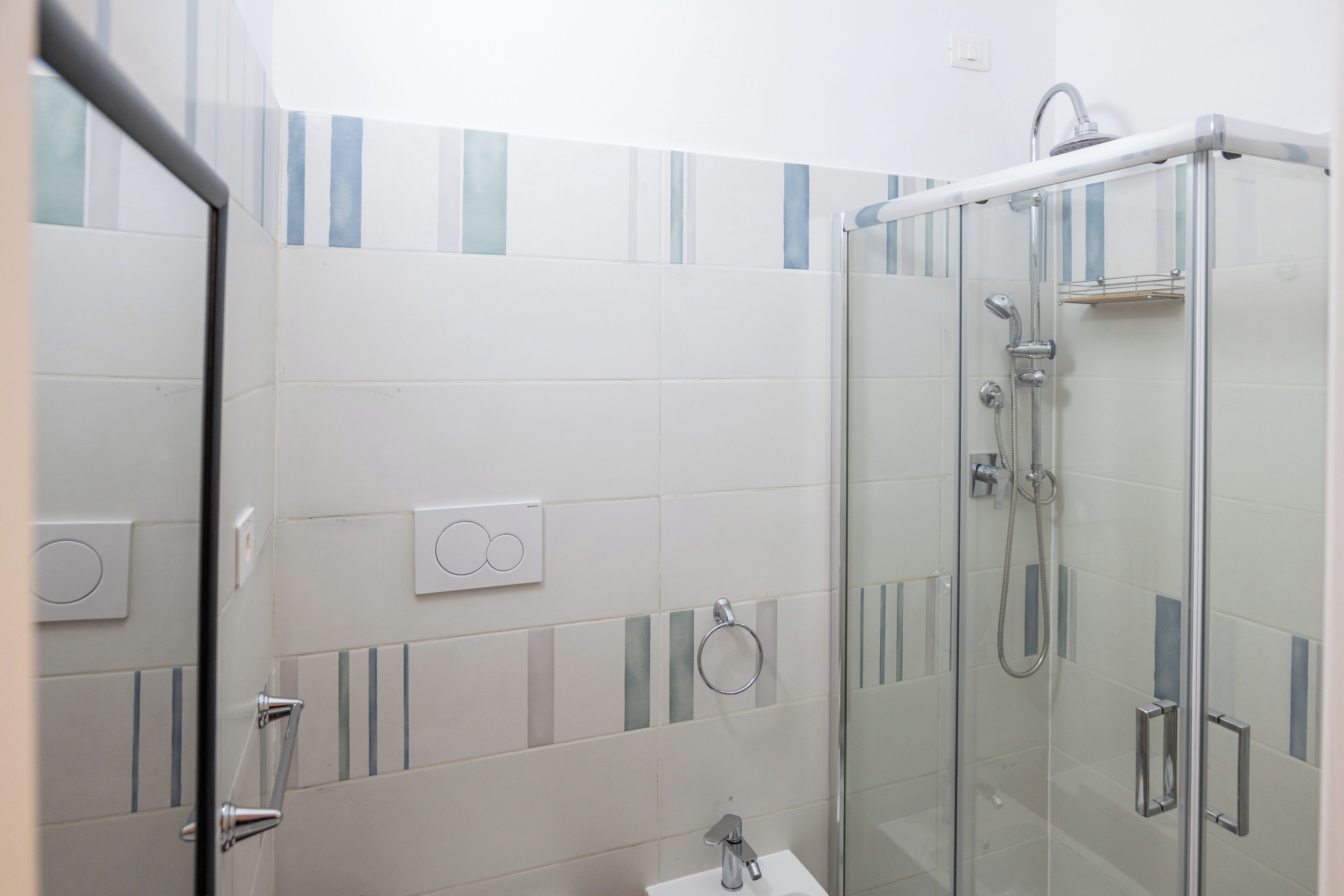 Kamer, 1 slaapkamer, privébadkamer | Badkamer | Een douche, handdoeken