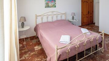 Camera, 1 camera da letto, bagno privato | 1 camera, ferro/asse da stiro, Wi-Fi gratuito, lenzuola