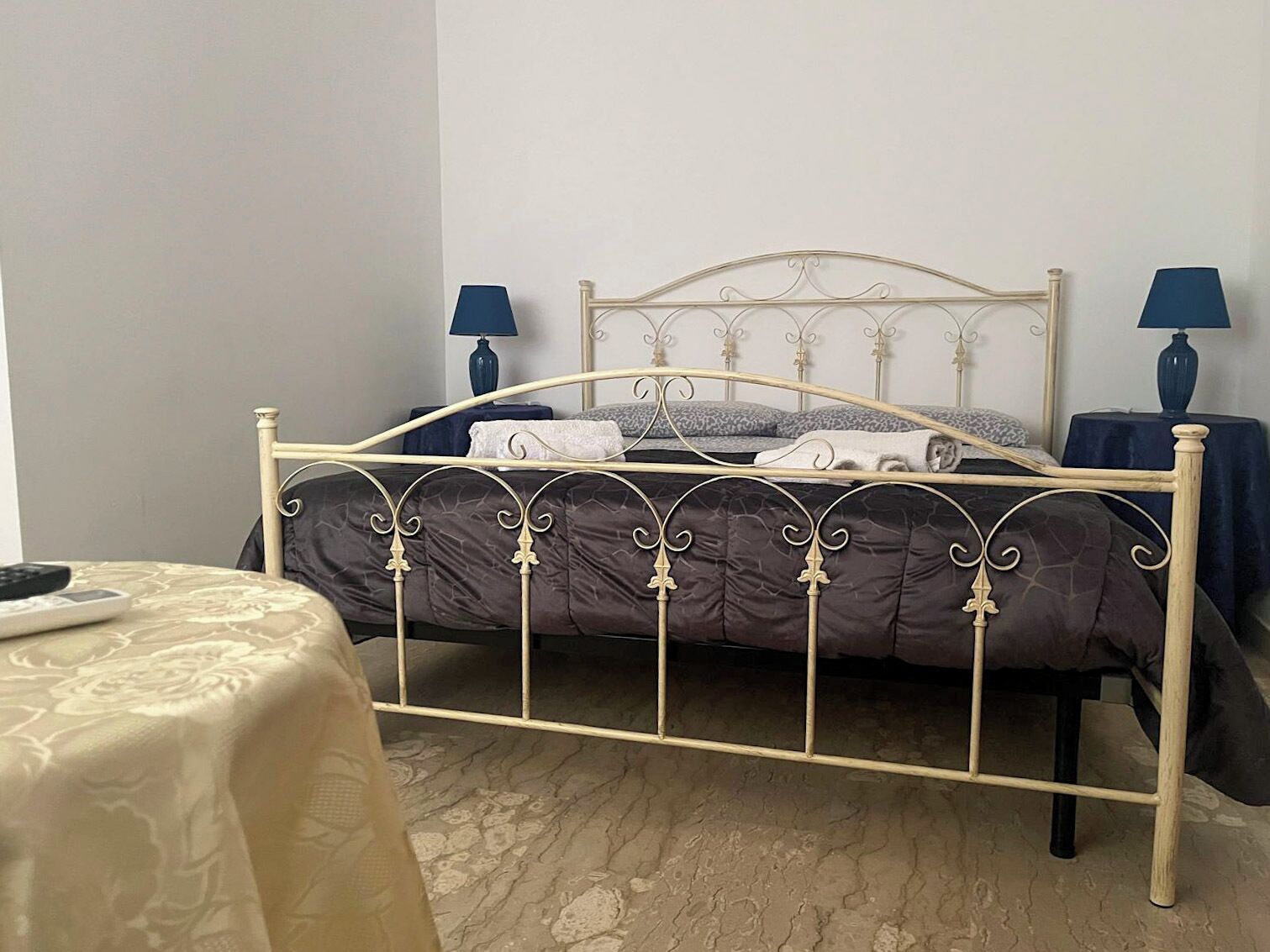 Room, 1 Bedroom, Private Bathroom | 1 bedroom, iron/ironing board, free WiFi, bed sheets