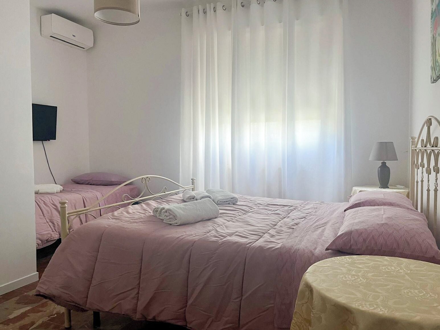 Room, 1 Bedroom, Private Bathroom | 1 bedroom, iron/ironing board, free WiFi, bed sheets