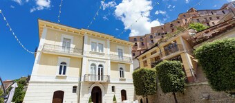 Palazzo Vittoli - Iside & Delia