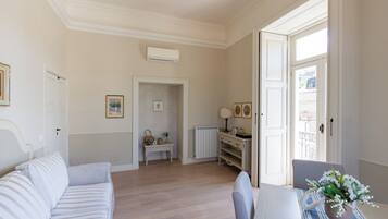 Apartamento, 1 habitación, balcón | Zona de estar