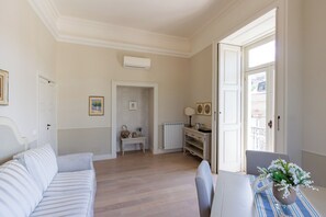 Appartement, 1 chambre, balcon | Aire de séjour