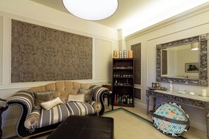 Apartment, 1 Bedroom, Balcony | Living area