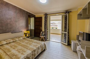 Apartemen, 1 kamar tidur, teras | 1 kamar tidur, setrika/meja setrika, dan Wi-Fi gratis