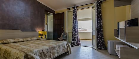 Apartemen, 1 kamar tidur, teras | 1 kamar tidur, setrika/meja setrika, dan Wi-Fi gratis