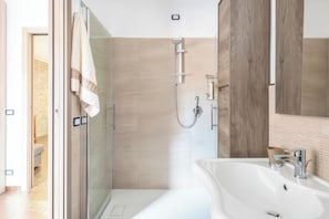 Apartment, Patio | Bathroom