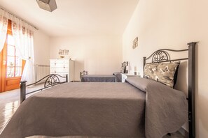 Apartment, 2 Bedrooms, Balcony | 2 bedrooms, desk, iron/ironing board, bed sheets - Casa Adele (Ceraso)