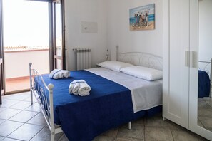 Apartment, 1 Bedroom, Terrace | Meja, seterika/papan seterika, Wi-fi percuma 