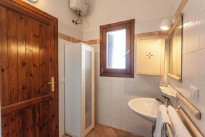 Leilighet, 2 soverom, terrasse | Bad | Dusj og håndklær