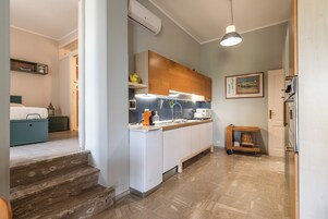 公寓, 2 间卧室, 阳台, 海景 | 私人厨房 | 冰箱、微波炉、烤箱、炉灶