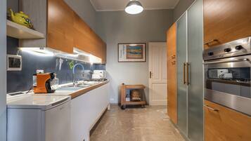 Apartment, 2 Schlafzimmer, Balkon, Meerblick | Eigene Küche | Kühlschrank, Mikrowelle, Ofen, Herdplatte