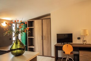 Apartment, 1 Bedroom, Balcony | Living area