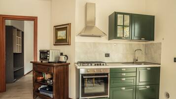 Apartment, 2 Bedrooms, Kitchen | Private kitchen | Fridge, oven, coffee/tea maker, electric kettle