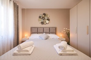 3 slaapkamers, een strijkplank/strijkijzer, gratis wifi, beddengoed