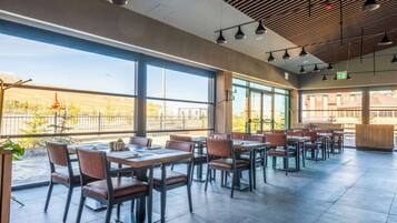 Desayuno buffet (TRY 20 por persona)