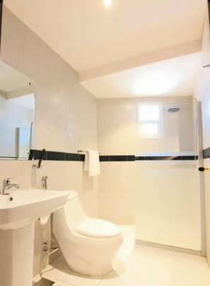 Family Quadruple Room | In-room safe, iron/ironing board - Towlan Grnada (Riyadh)
