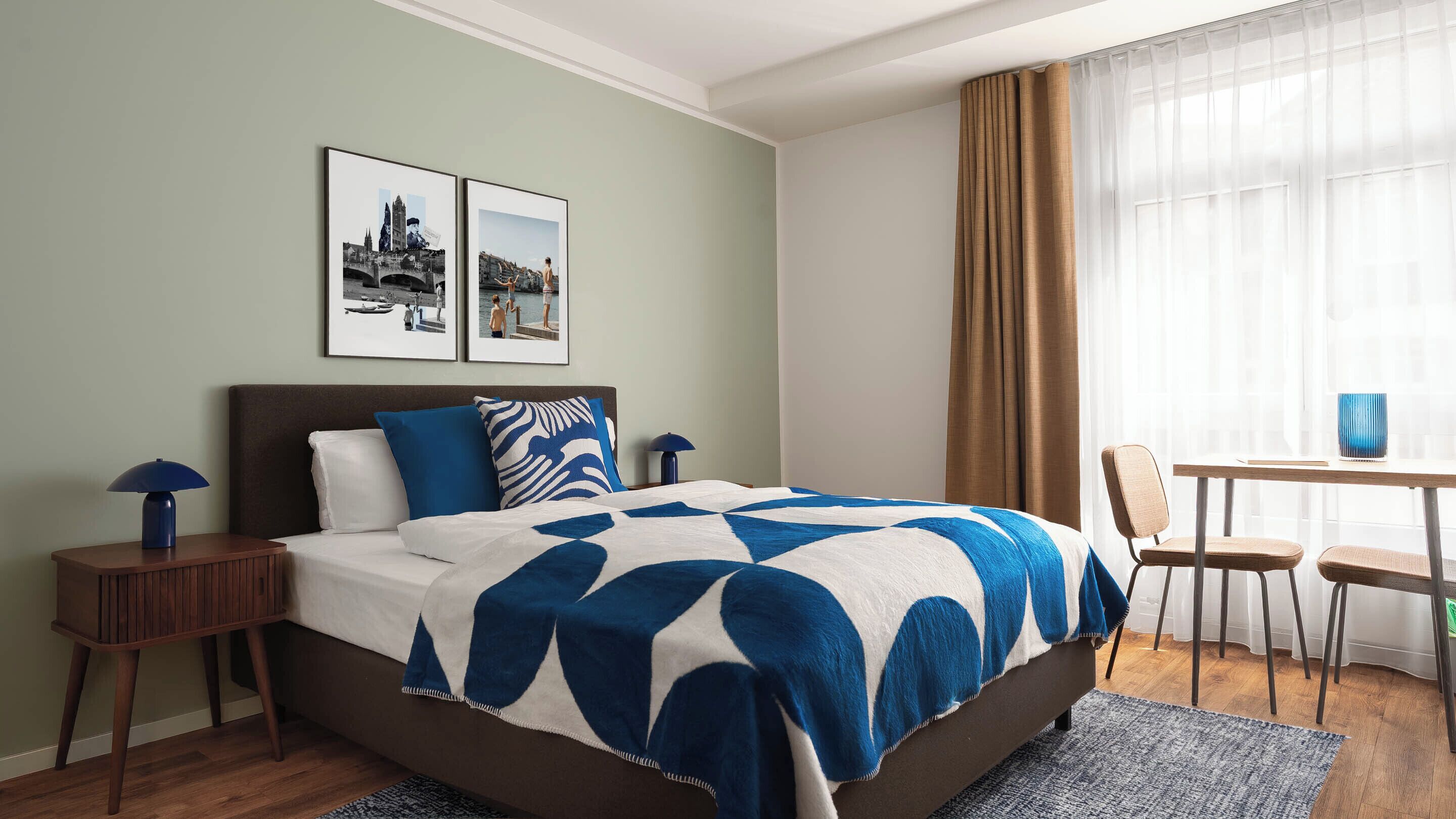 Decoración personalizada, muebles diferentes y escritorio 