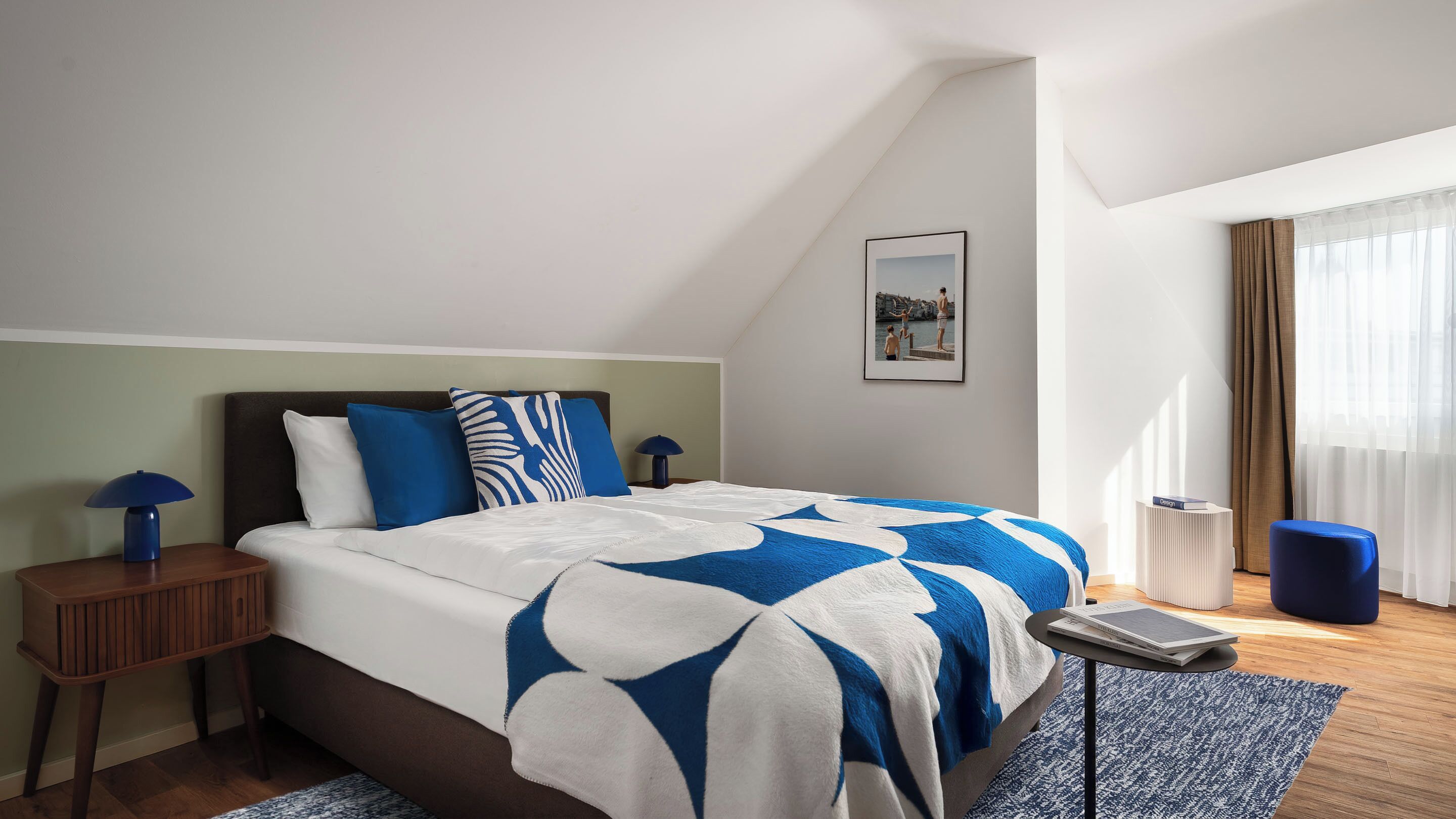 Decoración personalizada, muebles diferentes y escritorio 