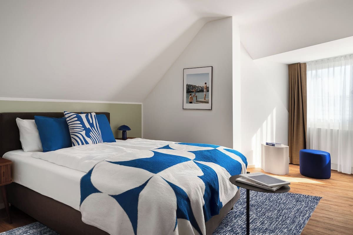 Suite – comfort | Skrivebord, skrivebord for bærbar PC og blendingsgardiner