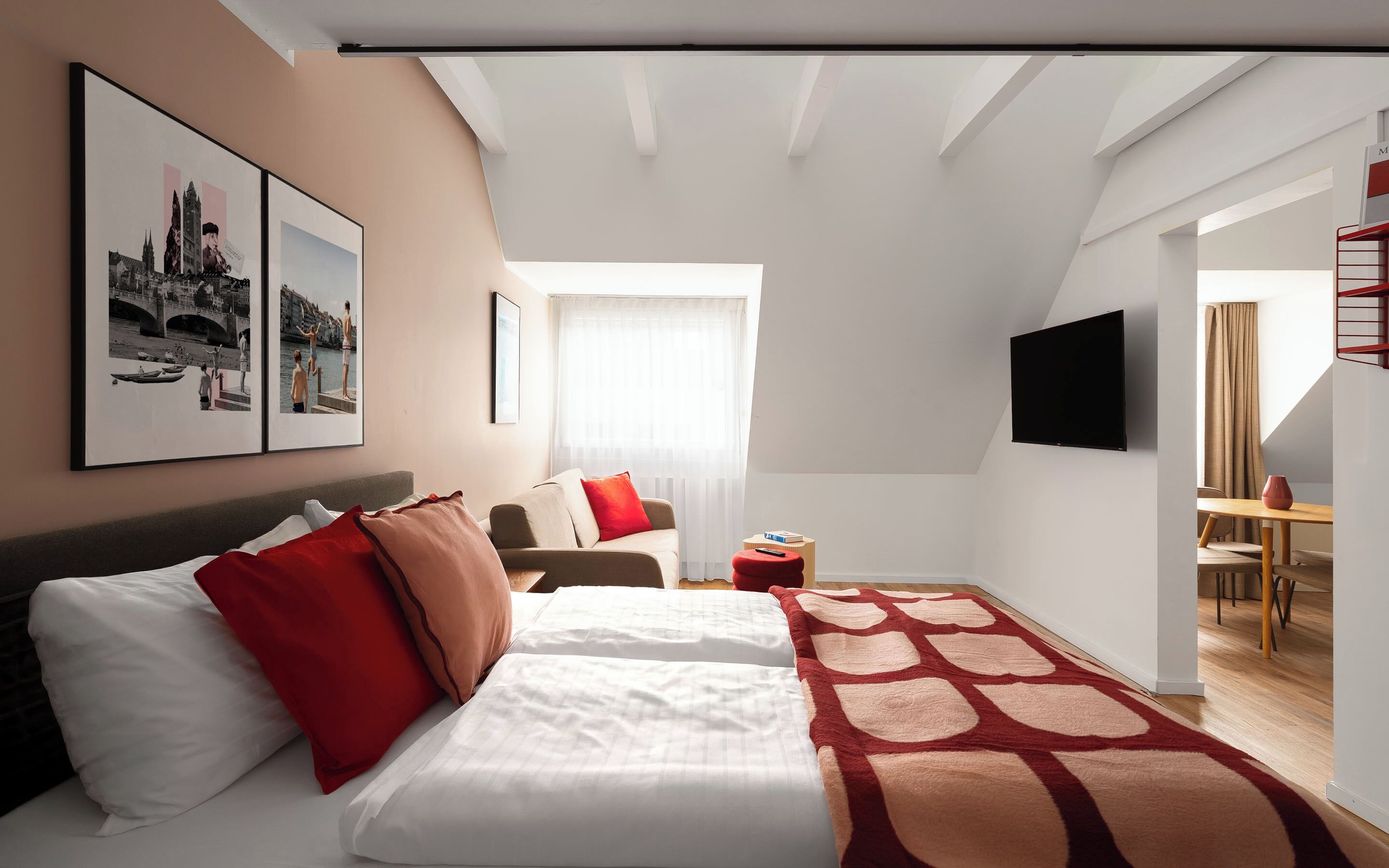 Decoración personalizada, muebles diferentes y escritorio 